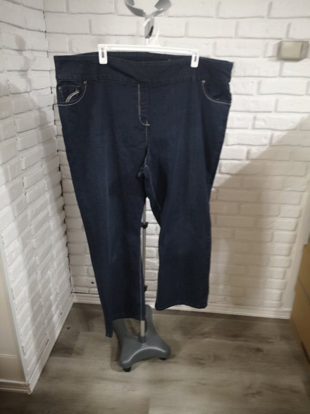 Penningtons Ladies Size 28 Dark Wash Pull On Style Straight Legs Blue Jeans